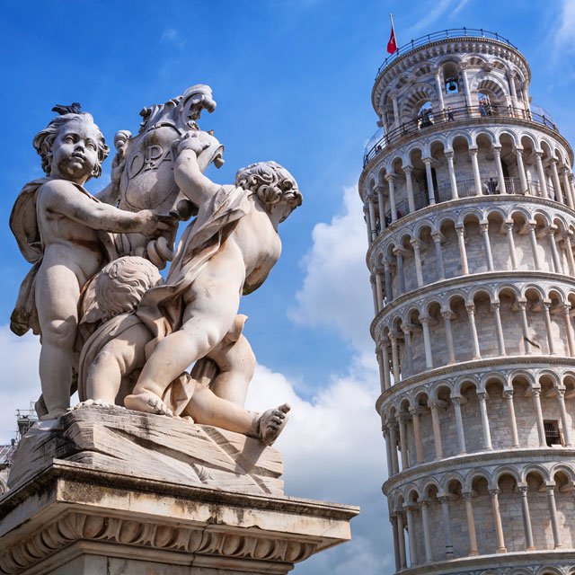 Dettaglio della Torre di Pisa e della Fontana dei Putti